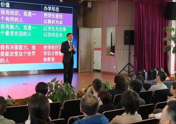 上海新纪元双语学校校园开放日答疑图片