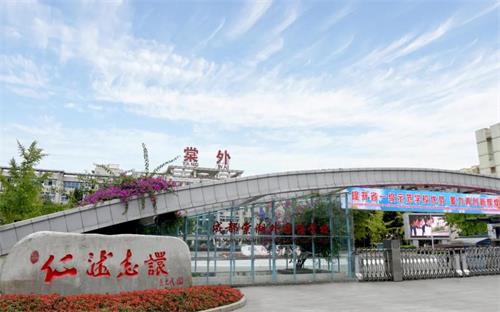 成都棠湖外国语学校大门 成都棠湖外国语学校大门