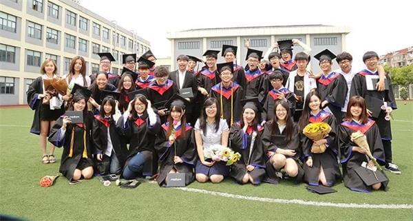 2016年美高学校首届毕业生合照 2016年美高学校首届毕业生合照