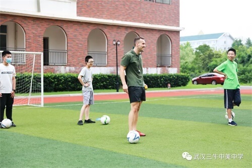 武汉三牛中美中学校园开放日兴趣课堂01