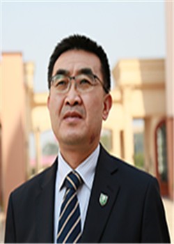 深圳道尔顿新华公学梅连生